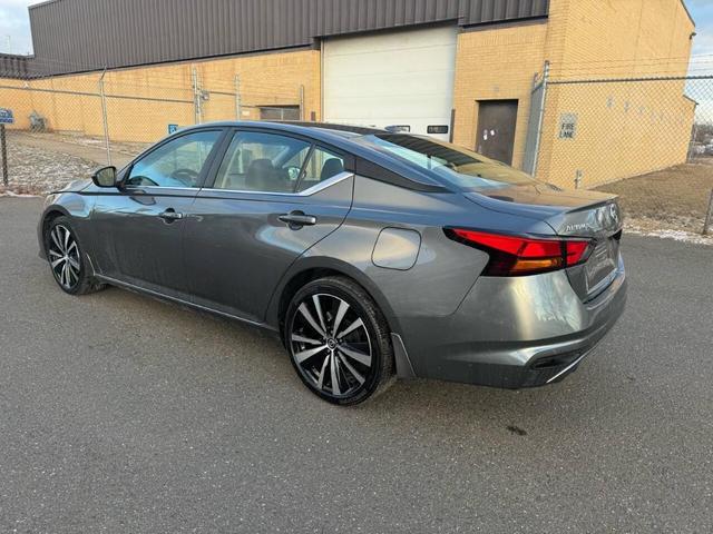 Photo of 2022 Gun Metallic Nissan Altima