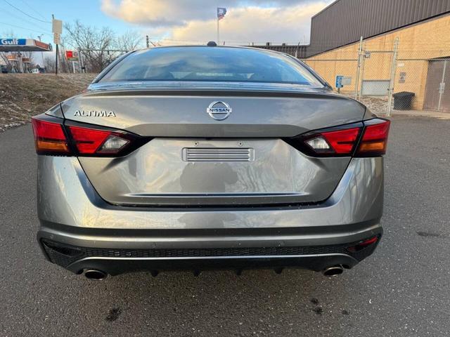 Photo of 2022 Gun Metallic Nissan Altima