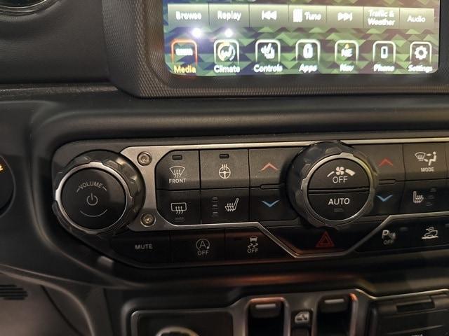 Photo of 2022 Sting Gray Clearcoat Jeep Gladiator