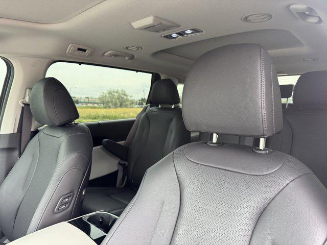 Photo of 2024 Flare Red Kia Carnival