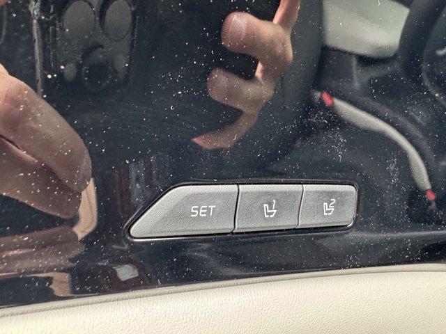 Photo of 2024 Flare Red Kia Carnival