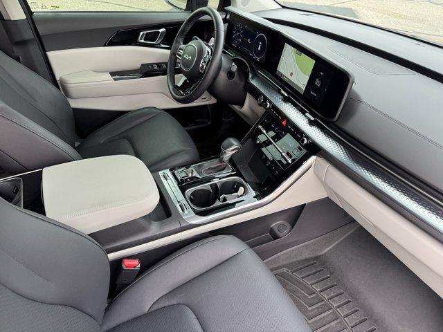 Photo of 2024 Flare Red Kia Carnival