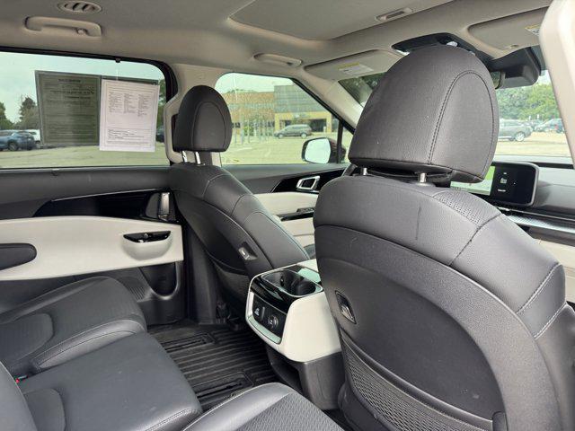 Photo of 2024 Flare Red Kia Carnival