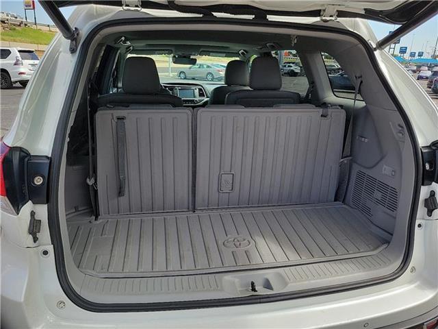 Photo of 2019 Blizzard Pearl Toyota Highlander Hybrid