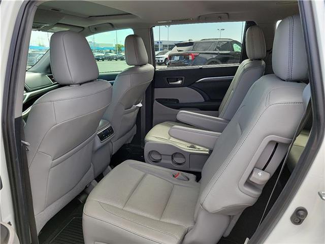 Photo of 2019 Blizzard Pearl Toyota Highlander Hybrid