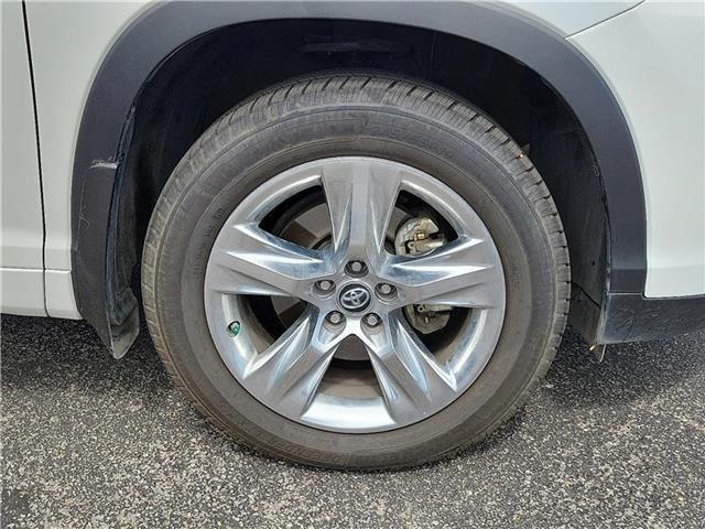 Photo of 2019 Blizzard Pearl Toyota Highlander Hybrid
