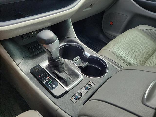 Photo of 2019 Blizzard Pearl Toyota Highlander Hybrid