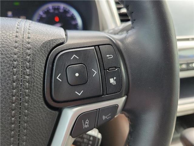 Photo of 2019 Blizzard Pearl Toyota Highlander Hybrid