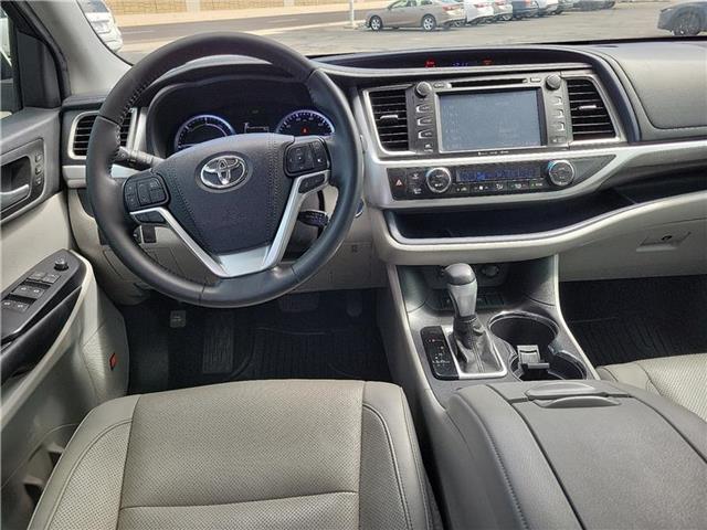 Photo of 2019 Blizzard Pearl Toyota Highlander Hybrid