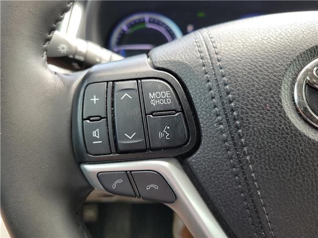 Photo of 2019 Blizzard Pearl Toyota Highlander Hybrid