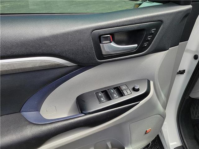 Photo of 2019 Blizzard Pearl Toyota Highlander Hybrid