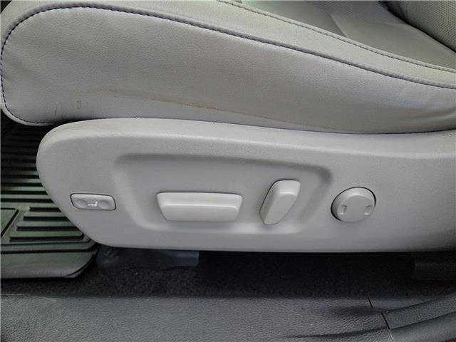 Photo of 2019 Blizzard Pearl Toyota Highlander Hybrid