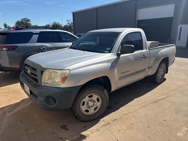 Photo of 2005 Super White Toyota Tacoma