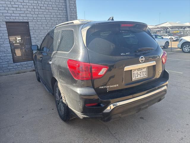 Photo of 2019 Magnetic Black Pearl Nissan Pathfinder