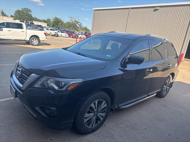 Photo of 2019 Magnetic Black Pearl Nissan Pathfinder