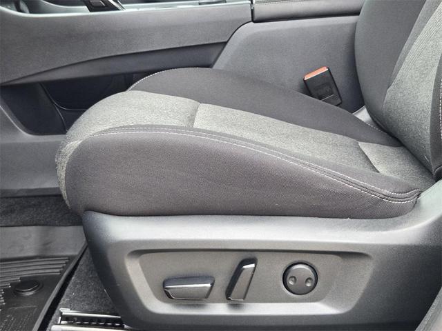 Photo of 2024 Super Black Nissan Rogue