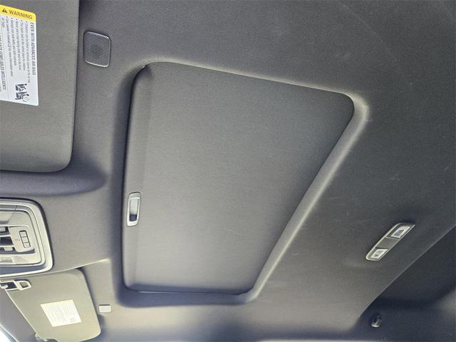 Photo of 2022 Silver Ice Metallic Chevrolet Silverado 1500