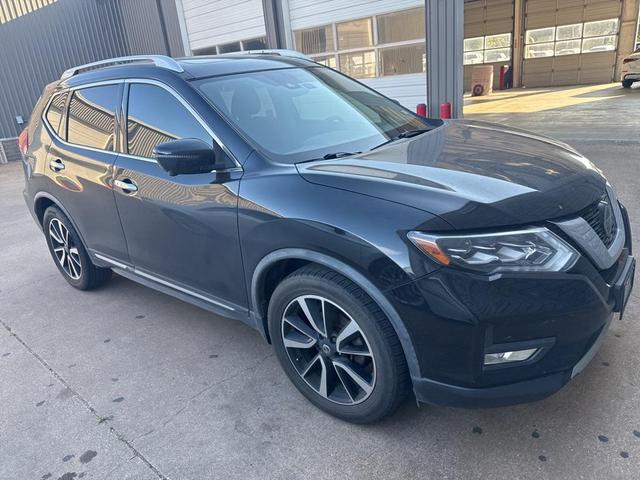 Photo of 2018 Magnetic Black Nissan Rogue