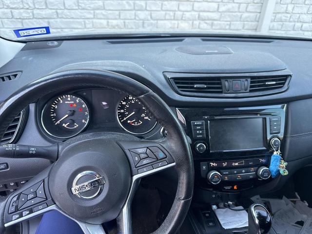 Photo of 2018 Magnetic Black Nissan Rogue
