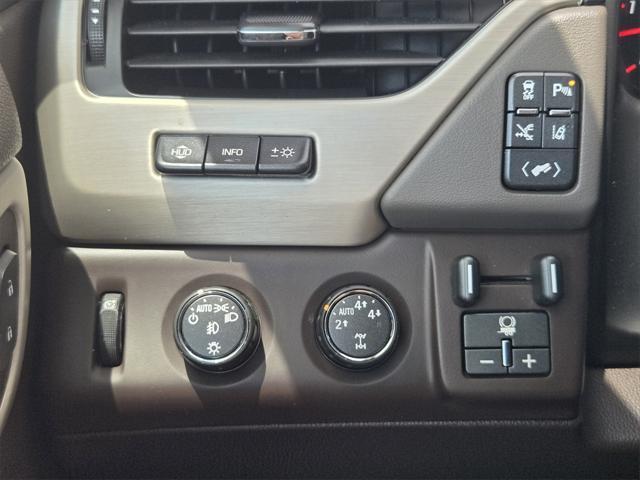Photo of 2015 White Diamond Tricoat GMC Yukon