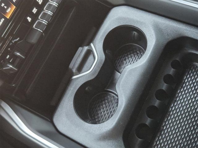 Photo of 2022 Diamond Black Crystal Pearlcoat RAM 1500
