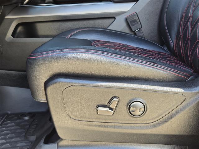 Photo of 2022 Diamond Black Crystal Pearlcoat RAM 1500