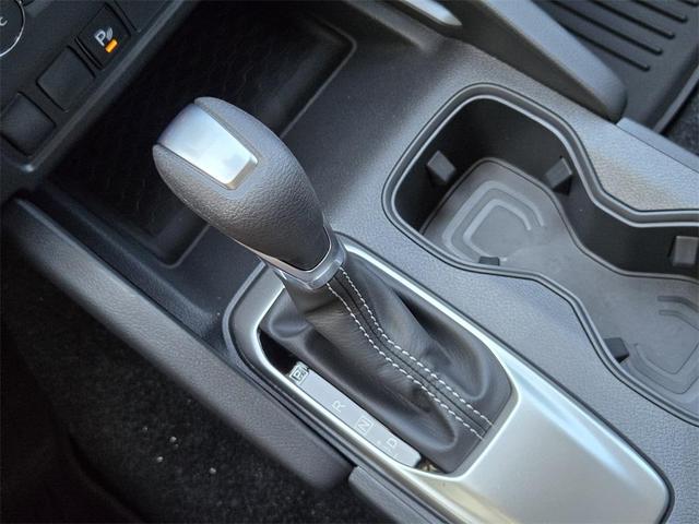 Photo of 2025 Glacier White Nissan Frontier