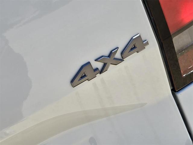 Photo of 2025 Glacier White Nissan Frontier