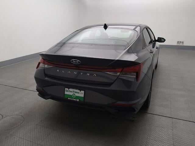 Photo of 2023 Gray Hyundai ELANTRA