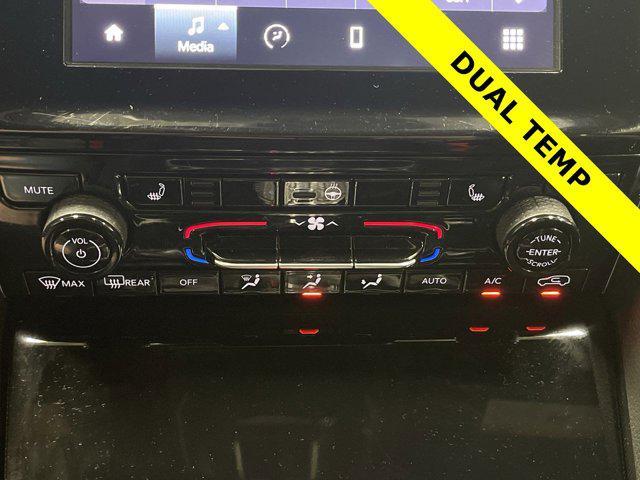 Photo of 2024 Diamond Black Crystal Pearlcoat Jeep Grand Cherokee L