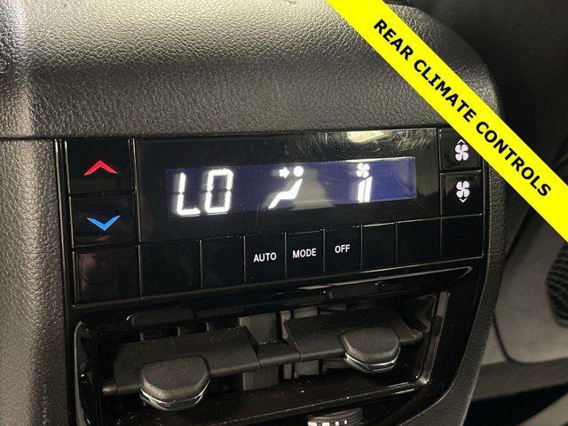 Photo of 2024 Diamond Black Crystal Pearlcoat Jeep Grand Cherokee L