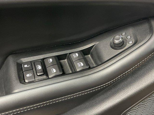 Photo of 2024 Diamond Black Crystal Pearlcoat Jeep Grand Cherokee L