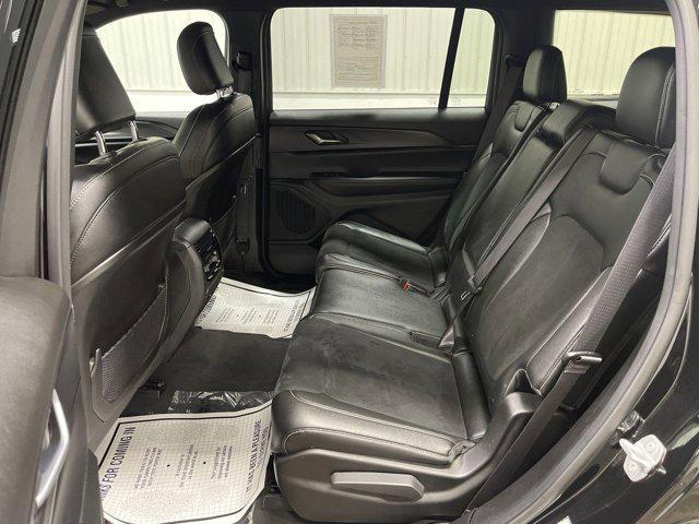 Photo of 2024 Diamond Black Crystal Pearlcoat Jeep Grand Cherokee L