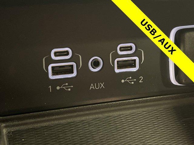 Photo of 2024 Diamond Black Crystal Pearlcoat Jeep Grand Cherokee L