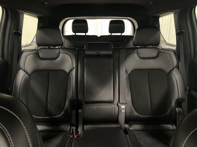 Photo of 2024 Diamond Black Crystal Pearlcoat Jeep Grand Cherokee L