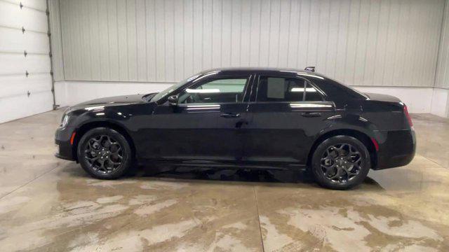 Photo of 2023 Gloss Black Chrysler 300