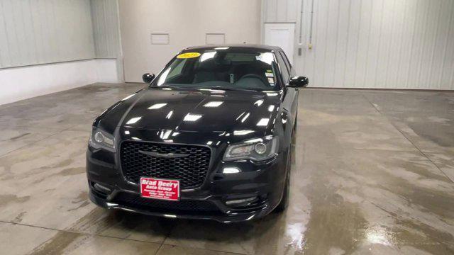 Photo of 2023 Gloss Black Chrysler 300