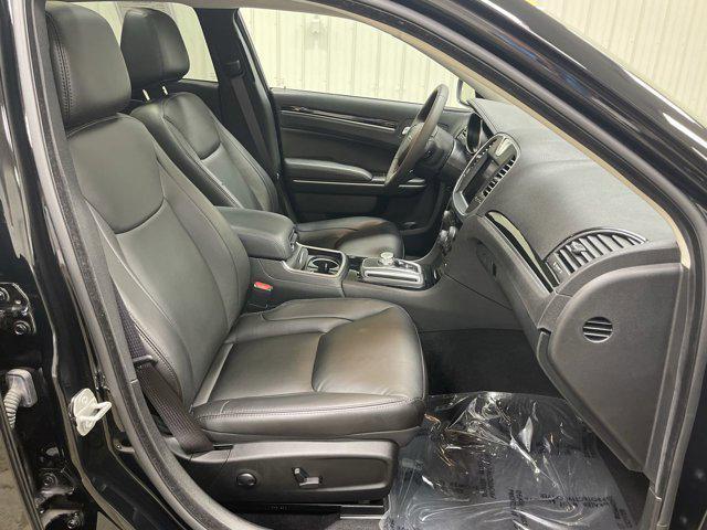 Photo of 2023 Gloss Black Chrysler 300