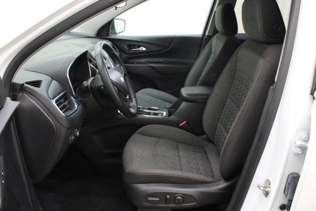 Photo of 2024 Iridescent Pearl Tricoat Chevrolet Equinox