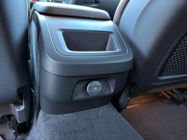 Photo of 2022 White Volvo V90 Cross Country