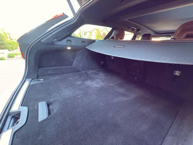 Photo of 2022 White Volvo V90 Cross Country