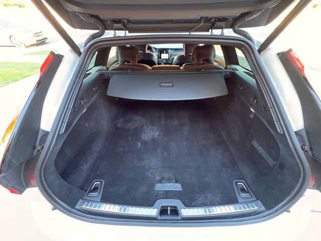 Photo of 2022 White Volvo V90 Cross Country