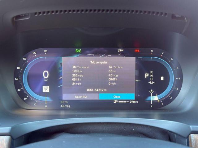 Photo of 2022 White Volvo V90 Cross Country