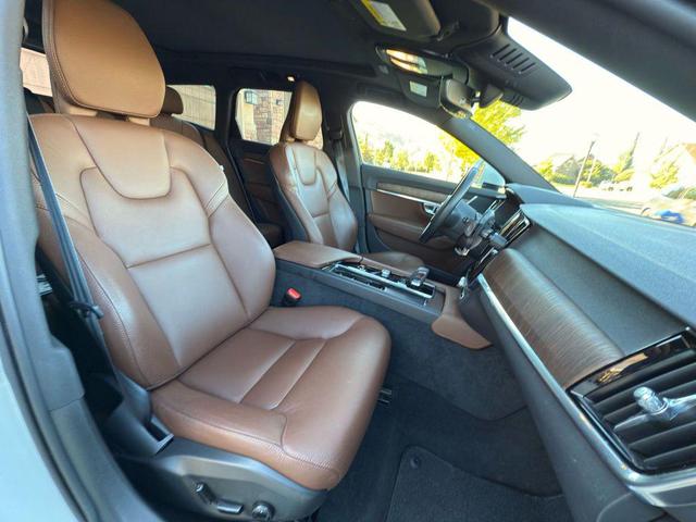Photo of 2022 White Volvo V90 Cross Country