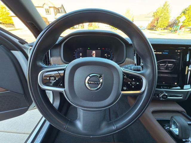 Photo of 2022 White Volvo V90 Cross Country