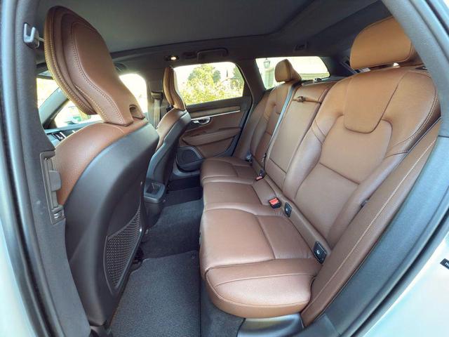Photo of 2022 White Volvo V90 Cross Country