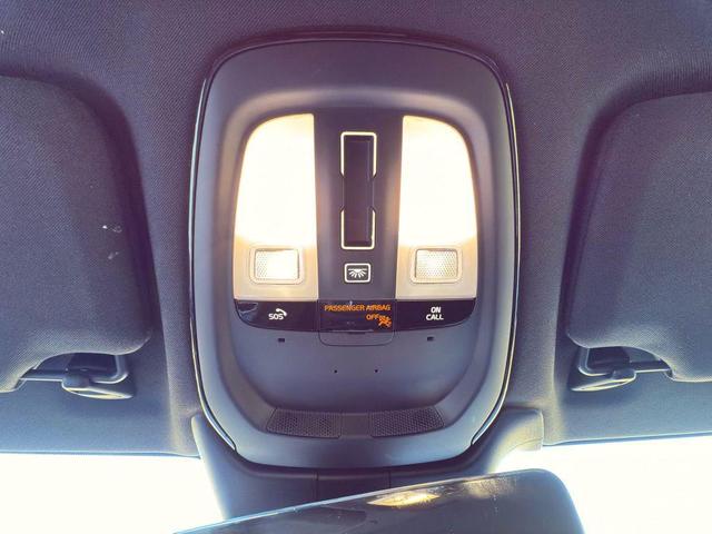 Photo of 2022 White Volvo V90 Cross Country