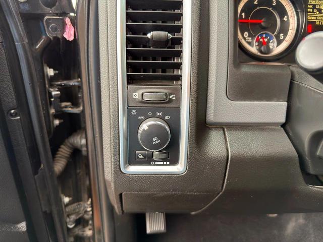 Photo of 2018 Brilliant Black Crystal Pearlcoat RAM 2500