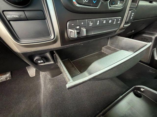 Photo of 2018 Brilliant Black Crystal Pearlcoat RAM 2500