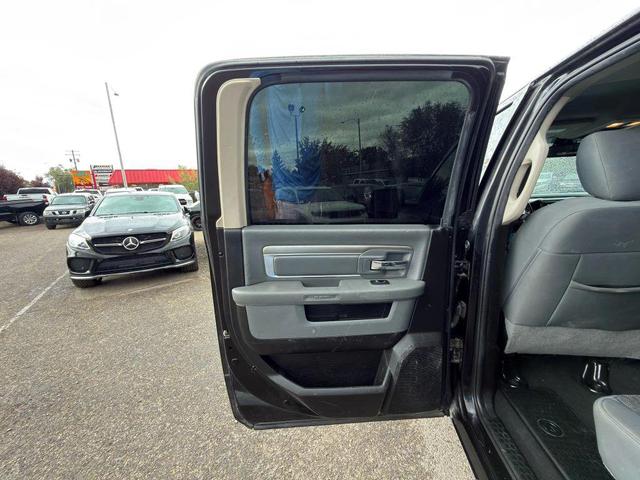 Photo of 2018 Brilliant Black Crystal Pearlcoat RAM 2500